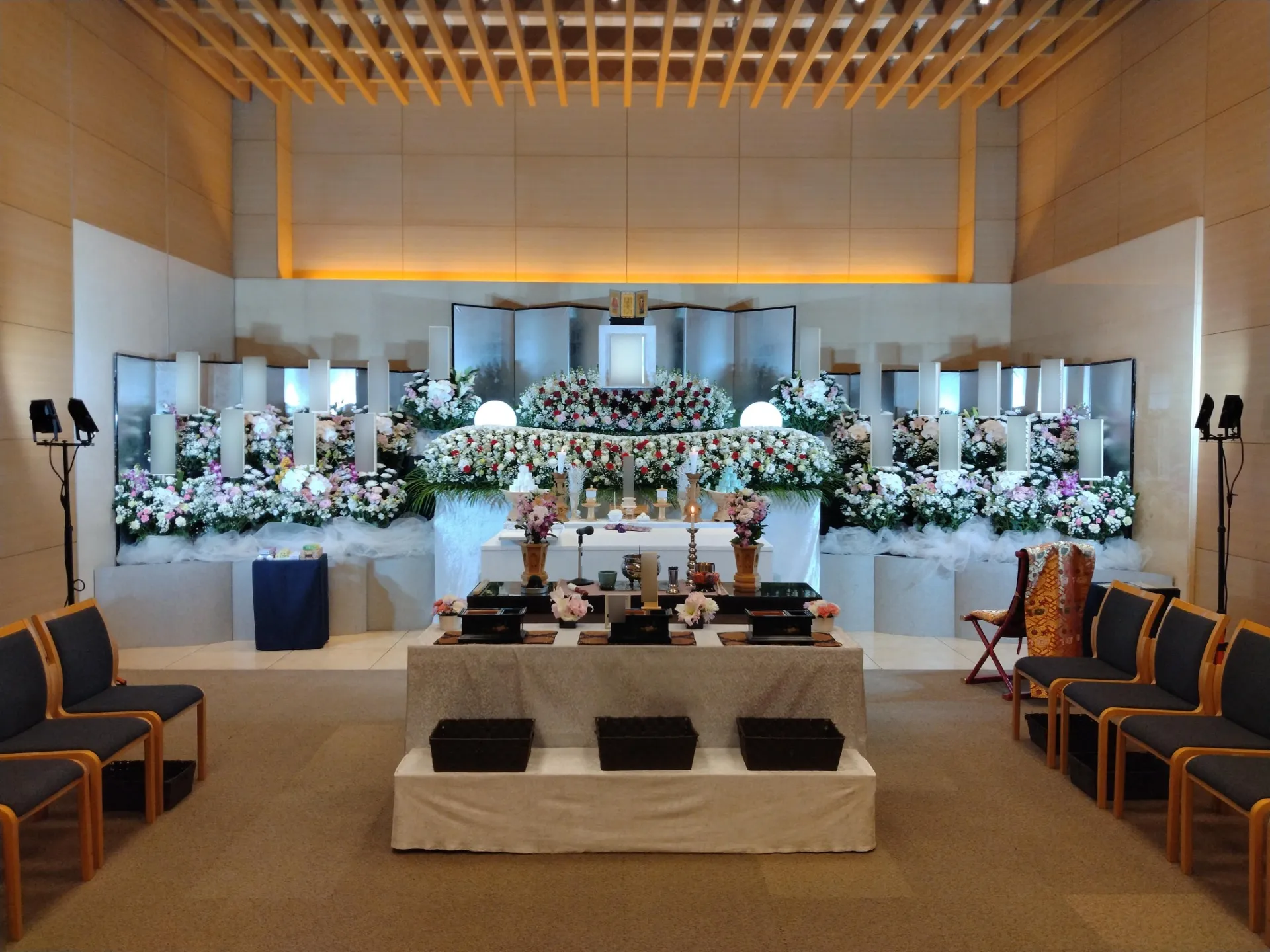 横浜市鶴見区、かわさき南部斎苑にて約80名での一般葬