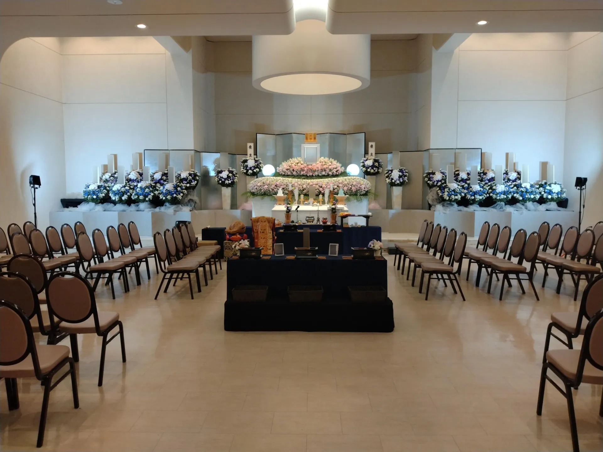 川崎市多摩区、かわさき北部斎苑にて総勢約150名の一般葬